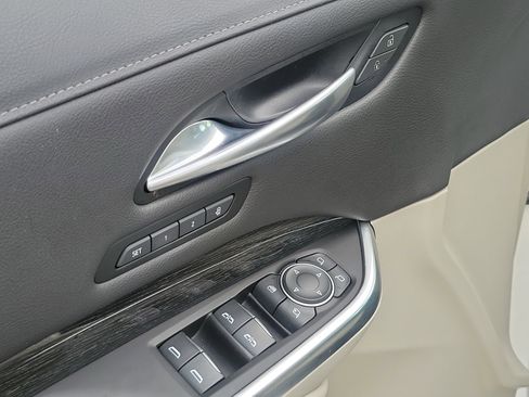 Used 2020 Cadillac XT4 Premium Luxury w/ Enhanced Visibility Package image 19