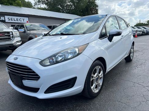 Used 2015 Ford Fiesta SE FWD image 2