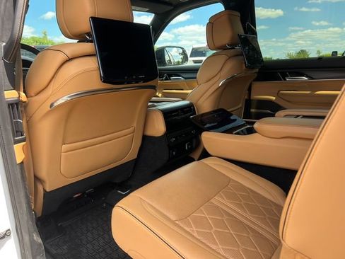 Used 2025 Jeep Grand Wagoneer Series III w/ Rear Seat Video Group 1 AWD/4WD image 33