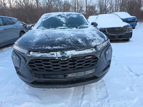 Used 2024 Chevrolet Trax RS w/ Driver Confidence Package image 2