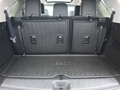 Used 2025 Nissan Pathfinder SL w/ SL Premium Package image 16