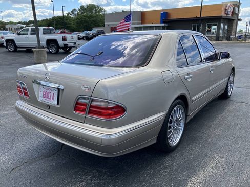 Used 2000 Mercedes-Benz E 320 Sedan image 3
