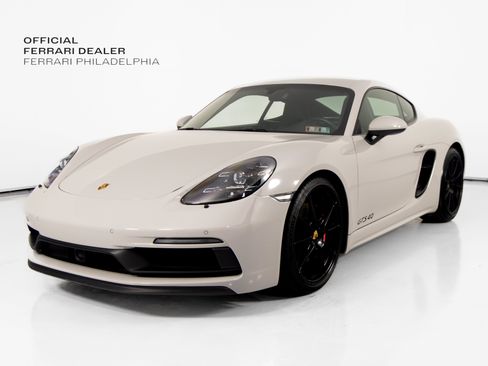 Used 2024 Porsche 718 Cayman GTS RWD image 3