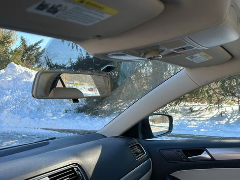 Used 2017 Volkswagen Jetta SE image 23