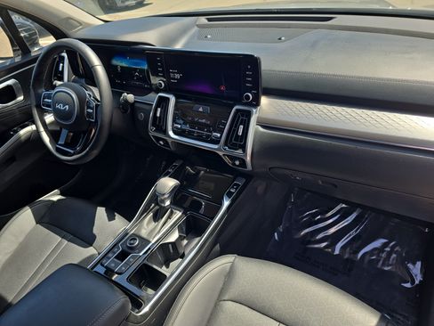 Certified 2023 Kia Sorento SX AWD/4WD image 12
