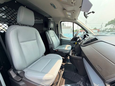 Used 2015 Ford Transit 250 130 Low Roof RWD image 21