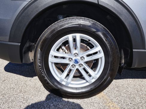 Used 2024 Ford Explorer XLT w/ Equipment Group 202A image 29