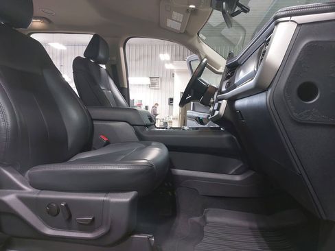 Used 2024 Ford Expedition XLT AWD/4WD image 10