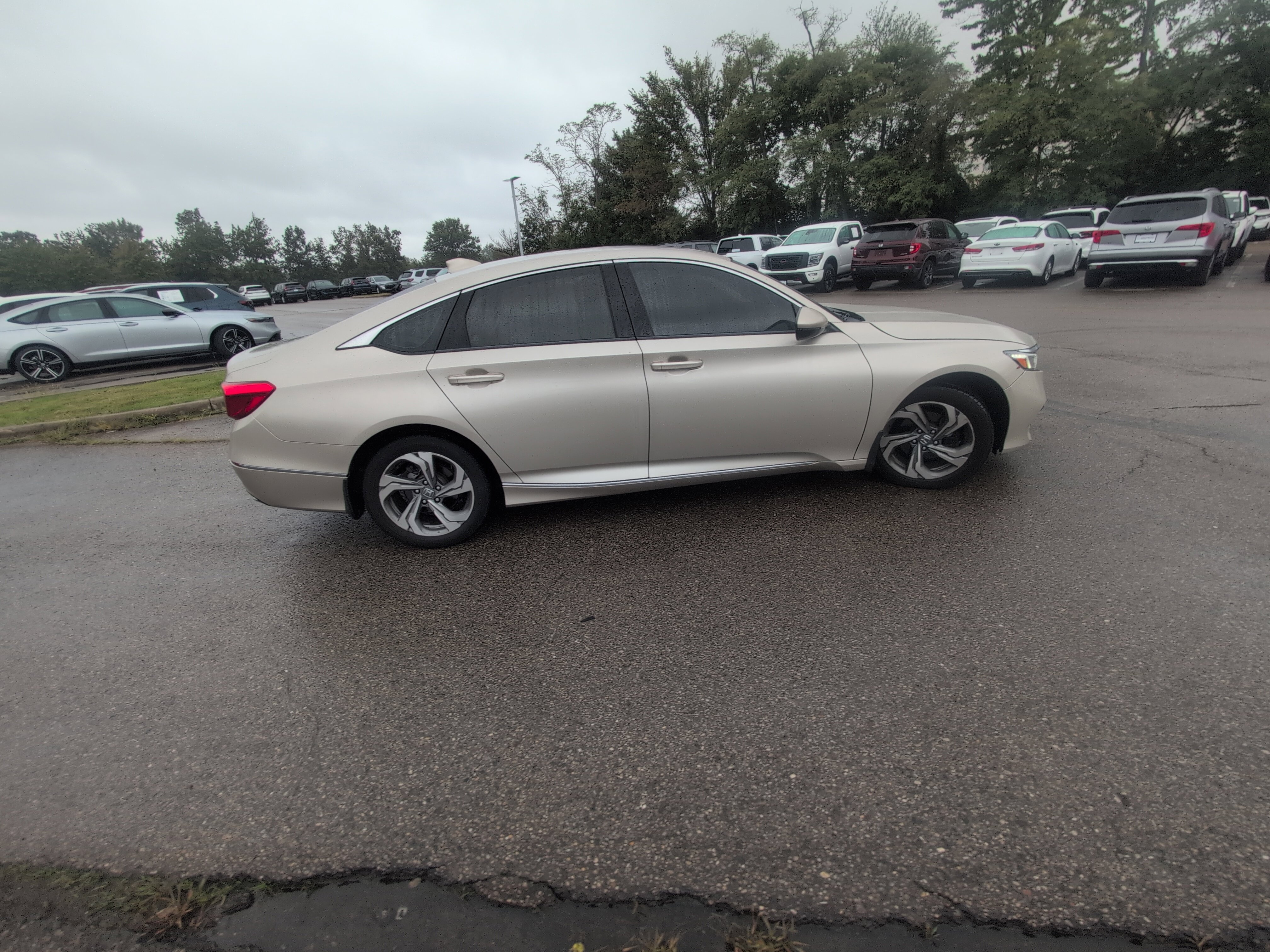 Used 2018 Honda Accord EX-L image 26