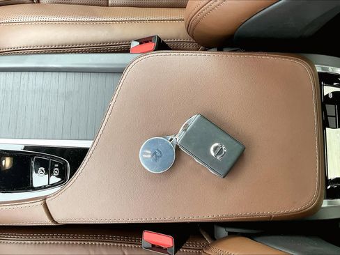 Used 2023 Volvo XC90 T8 Ultimate image 14