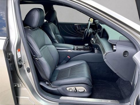 Used 2022 Lexus LS 500 w/ Interior Upgrade Package RWD image 9