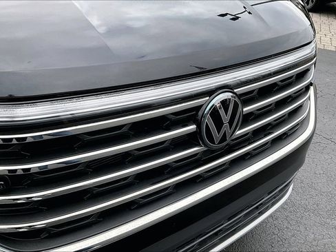 Used 2024 Volkswagen Atlas SE image 33