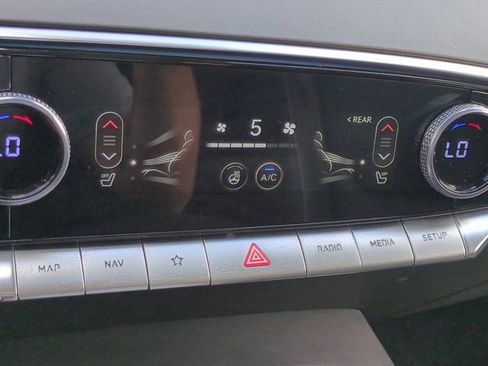 Used 2025 Genesis GV70 2.5T w/ Advanced Package image 21