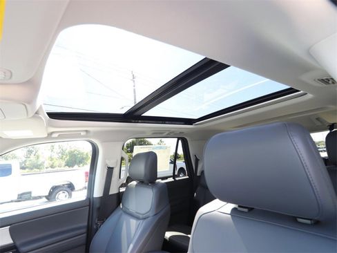 New 2025 Ford Expedition Active image 5