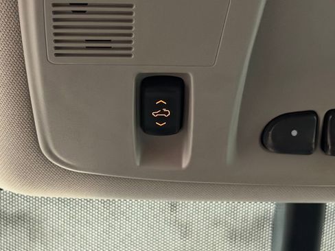 Used 2011 Chevrolet Traverse LTZ image 37