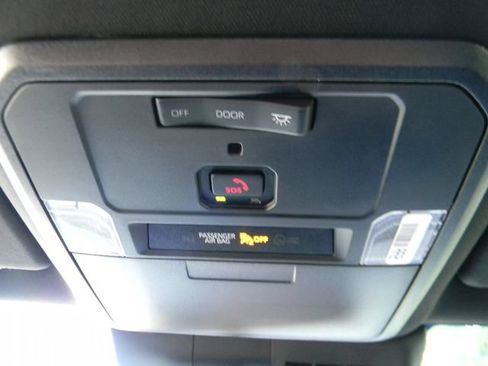 Used 2025 Toyota Tacoma TRD Sport AWD/4WD image 18