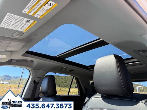 Used 2022 Ford Explorer Limited w/ Equipment Group 301A AWD/4WD image 23