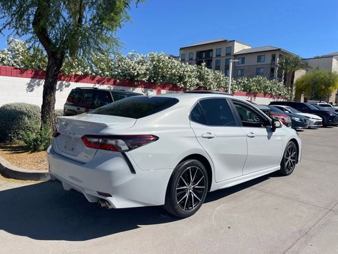 Used 2023 Toyota Camry SE image 2
