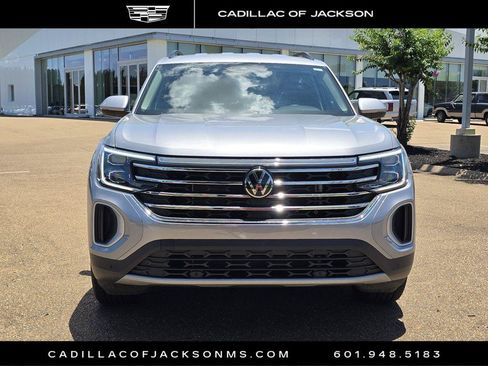 Used 2025 Volkswagen Atlas SE FWD image 2