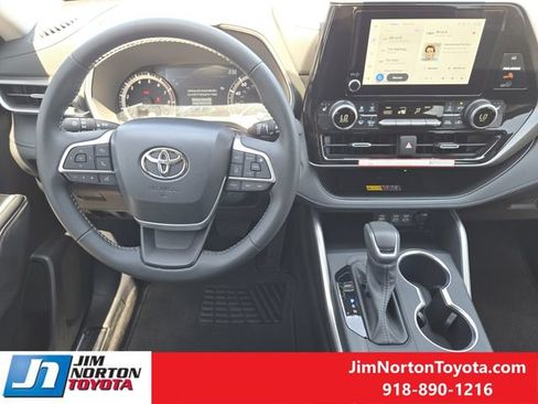 Used 2026 Toyota Highlander XLE AWD/4WD image 29