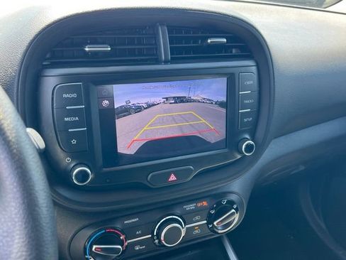 Certified 2023 Kia Soul LX w/ LX Technology Package FWD image 18