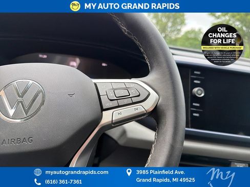 Used 2023 Volkswagen Taos SE w/ Panoramic Sunroof Package AWD/4WD image 16
