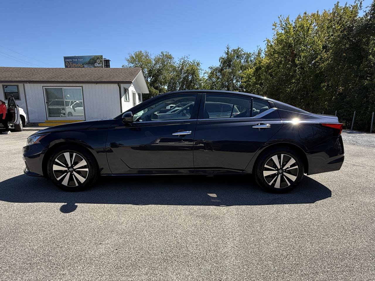 Used 2021 Nissan Altima 2.5 SV FWD image 8