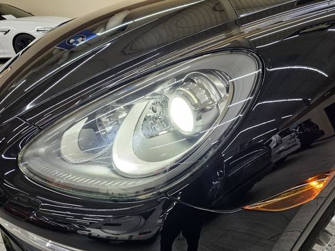 Used 2014 Porsche Cayenne S w/ Comfort Plus Package image 11