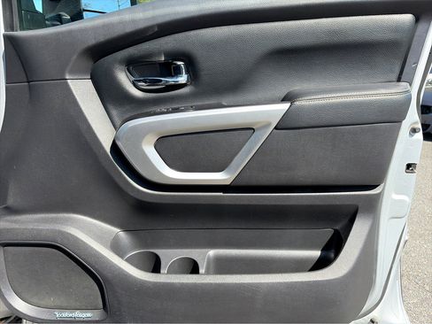 Used 2017 Nissan Titan PRO-4X image 9