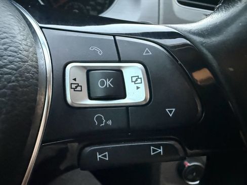 Used 2017 Volkswagen Golf S image 26