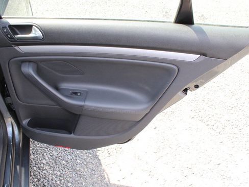 Used 2009 Volkswagen Jetta SE FWD image 22