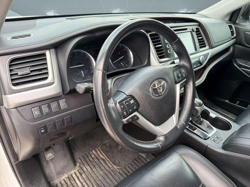 Used 2019 Toyota Highlander XLE image 4