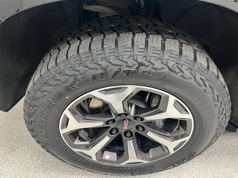 Used 2025 GMC Yukon AT4 Ultimate w/ LPO, Floor Liner Package AWD/4WD image 15