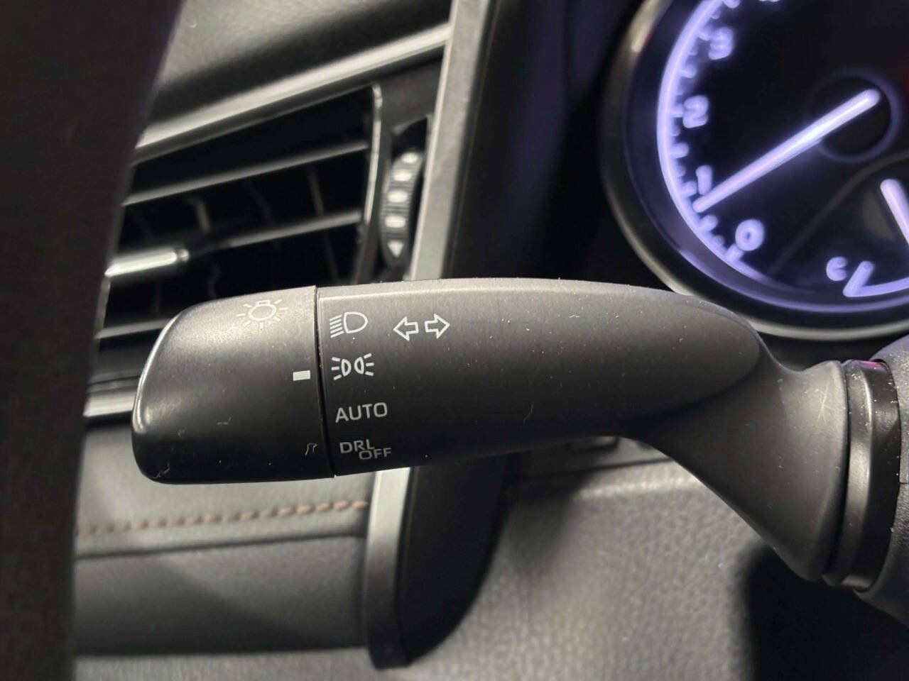Used 2019 Toyota Camry LE w/ Convenience Package FWD image 34