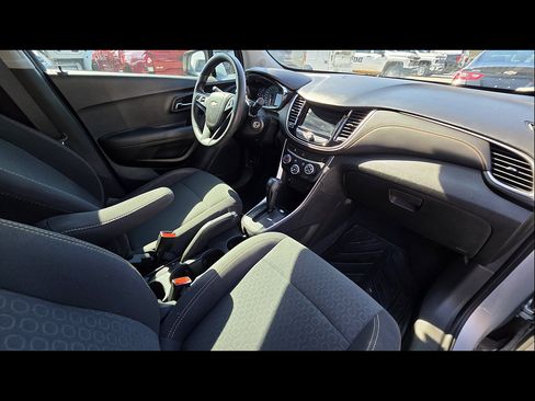 Used 2019 Chevrolet Trax LS w/ Tint and Cruise Package FWD image 10