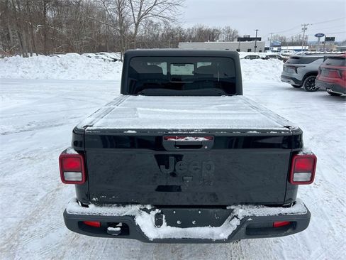 Used 2022 Jeep Gladiator Willys image 25
