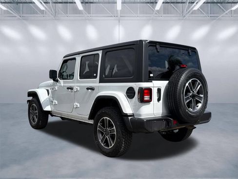 Used 2023 Jeep Wrangler Unlimited Sahara AWD/4WD image 4
