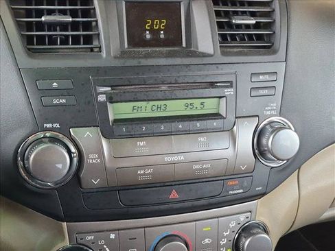 Used 2012 Toyota Highlander FWD image 13