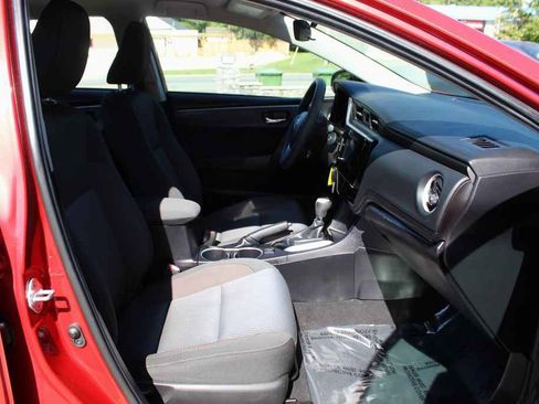 Used 2019 Toyota Corolla LE FWD image 28