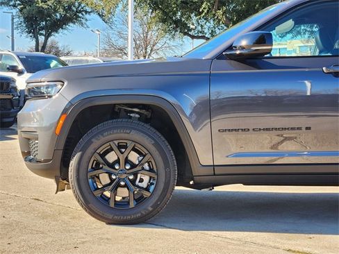 Certified 2025 Jeep Grand Cherokee L Altitude image 9