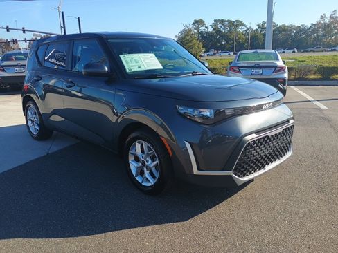 Used 2023 Kia Soul LX w/ LX Technology Package image 3