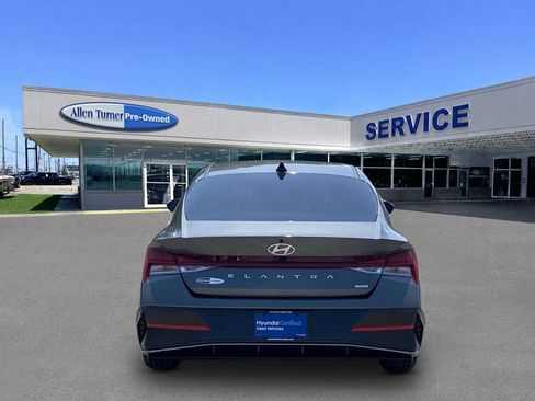 Certified 2024 Hyundai Elantra Limited FWD image 7