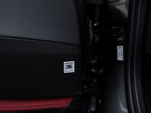 Used 2020 Ferrari 812 Superfast image 25