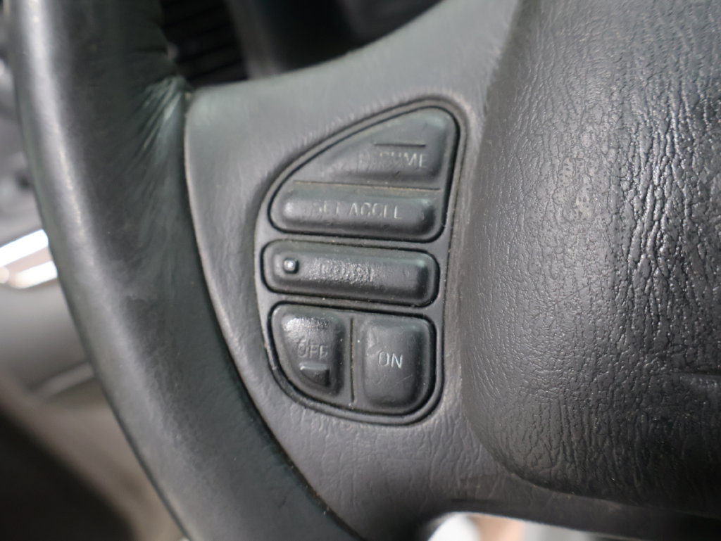 Used 2004 Ford Crown Victoria LX RWD image 29