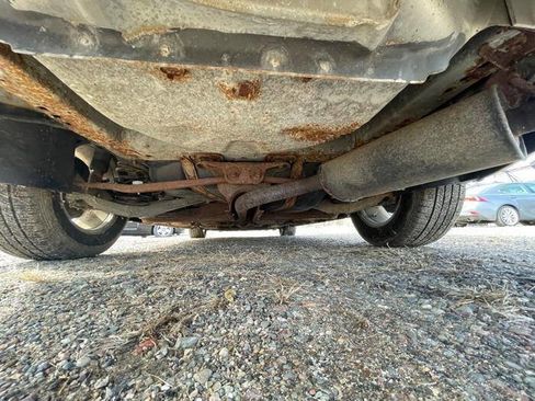 Used 2001 Pontiac Bonneville SE image 15