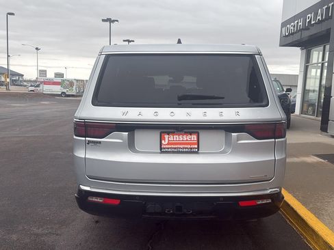 Used 2024 Jeep Wagoneer L Series II w/ Flexible Seating Group image 3