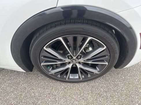 Used 2023 Toyota Prius XLE FWD image 12