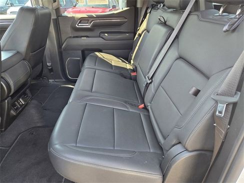 Used 2024 GMC Sierra 1500 SLT image 12