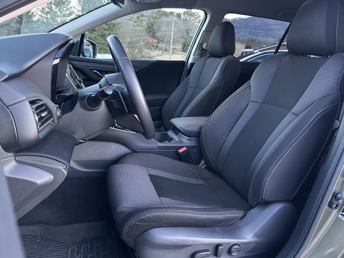 Used 2025 Subaru Outback Premium w/ Popular Package #1A image 8