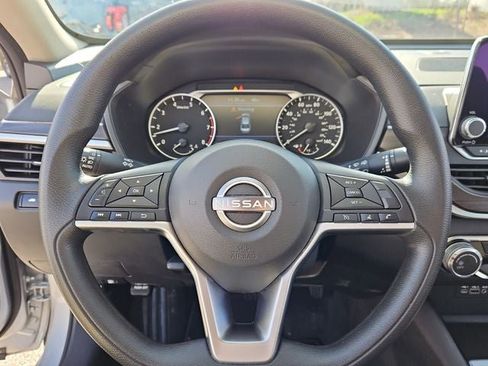 Used 2024 Nissan Altima 2.5 SV image 25